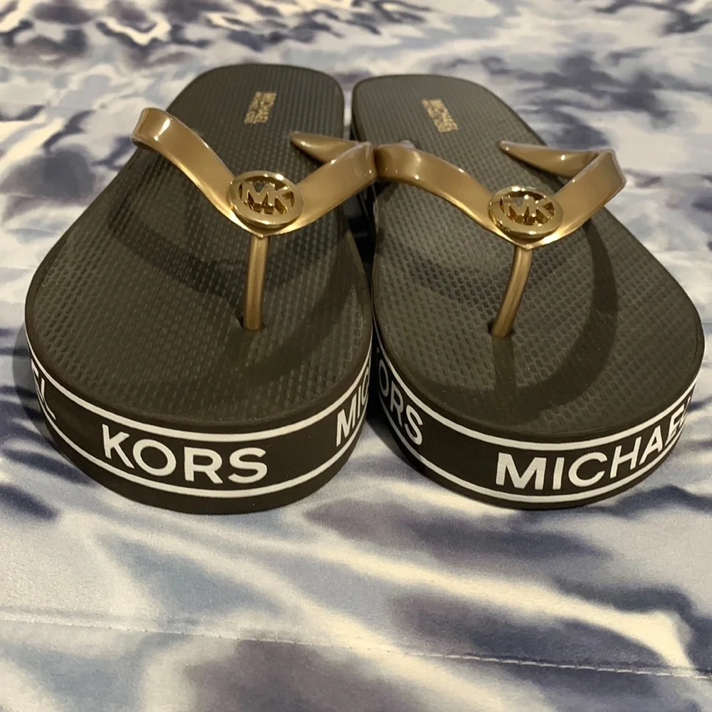 Michael Kors Platform Flip Flops MK logo, never worn, new - Picture 1 of 6